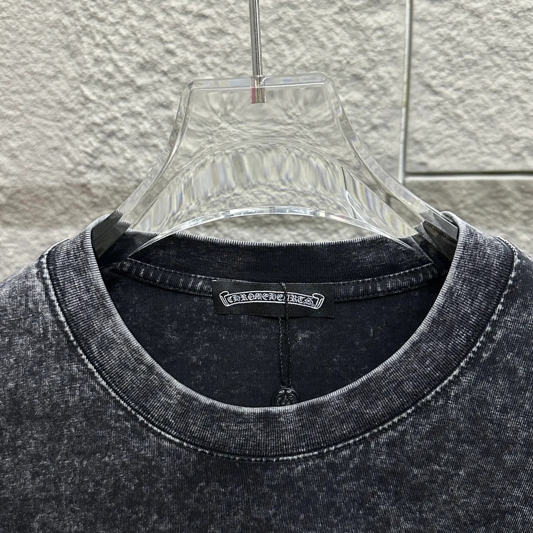 🅿️180 CH* Crow Heart* 2025 spring and summer new style Snowflake distressed washed retro round neck short sleeves Chest and front logo Horseshoe print on front and back Customized fabric Short-sleeved T-shirt Unisex Size: S M L XL XXL Color: Snowflake Black Snowflake Gray Snowflake Pink Snowflake Blue